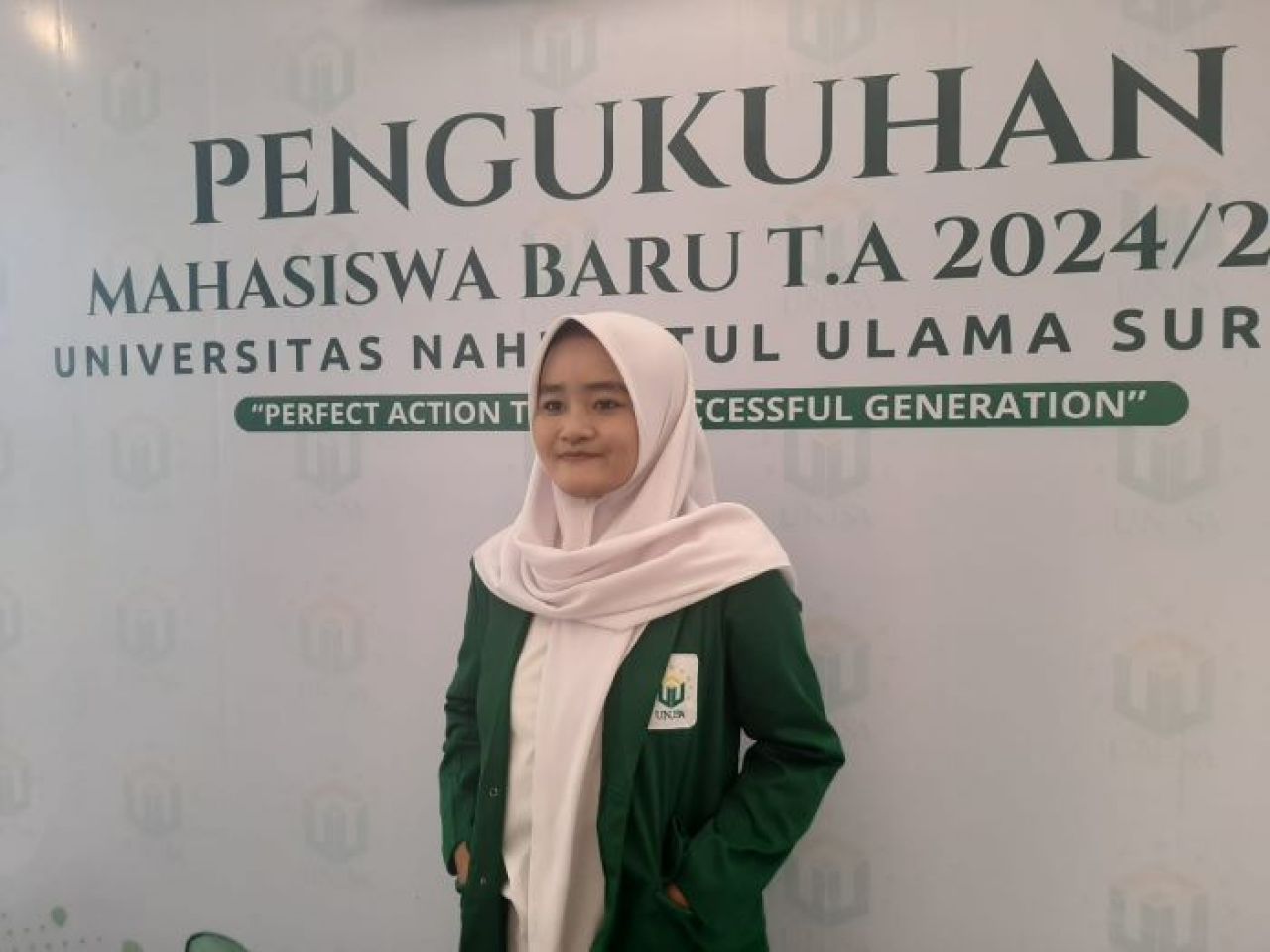 Siti Hidayah, seorang mahasiswa Universitas Nahdlatul Ulama Surabaya (Unusa) yang meraih beasiswa Kartu Indonesia Pintar – Kuliah ( Foto : Jatimkini.com/Ilham)