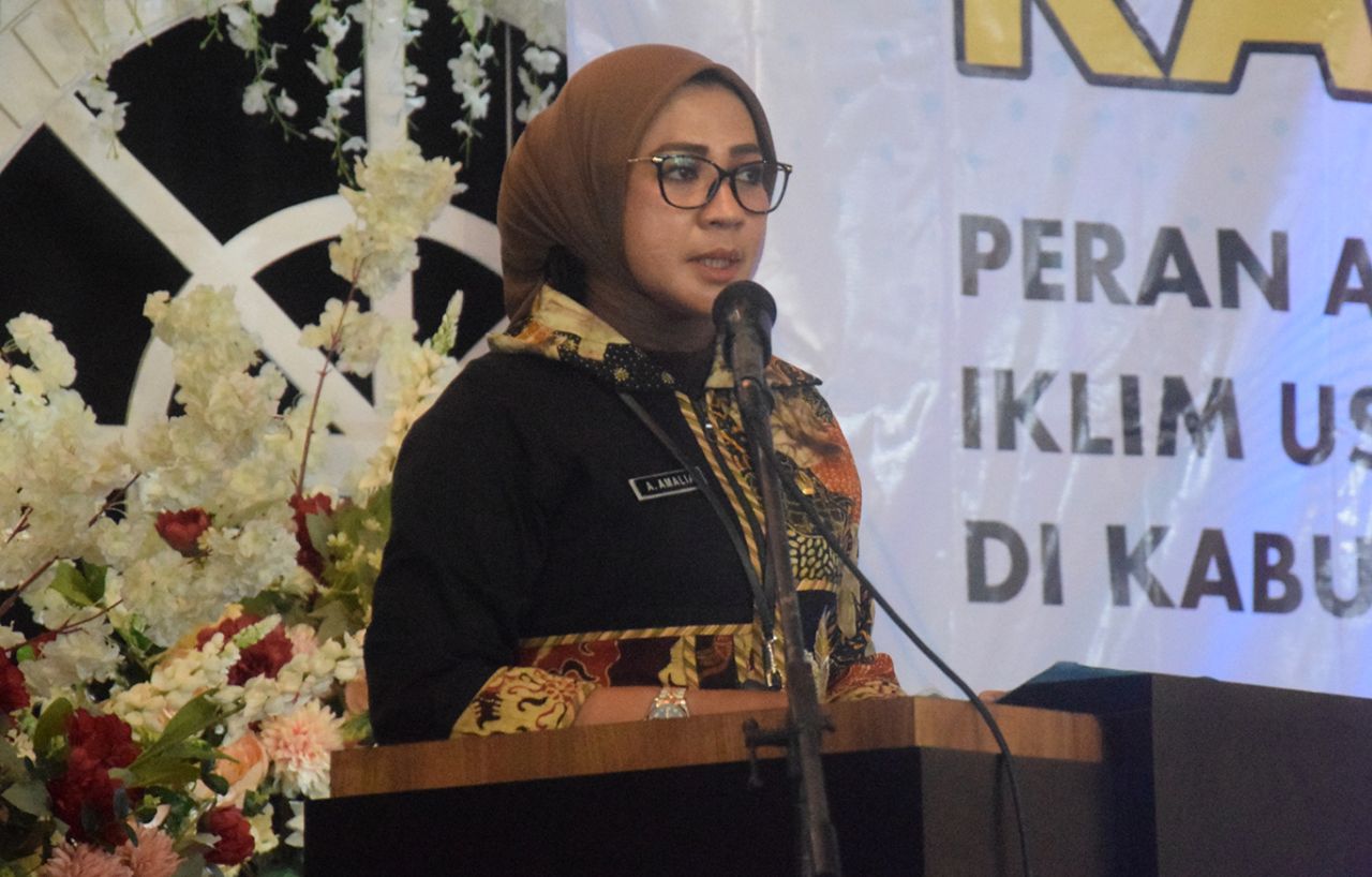 Kepala Dinas Tenaga Kerja Sidoarjo, Ainun Amalia saat menghadiri muskab DPK Apindo Sidoarjo, Selasa (24/9/2024). (Foto: Rochman Arief/jatimkini.com)