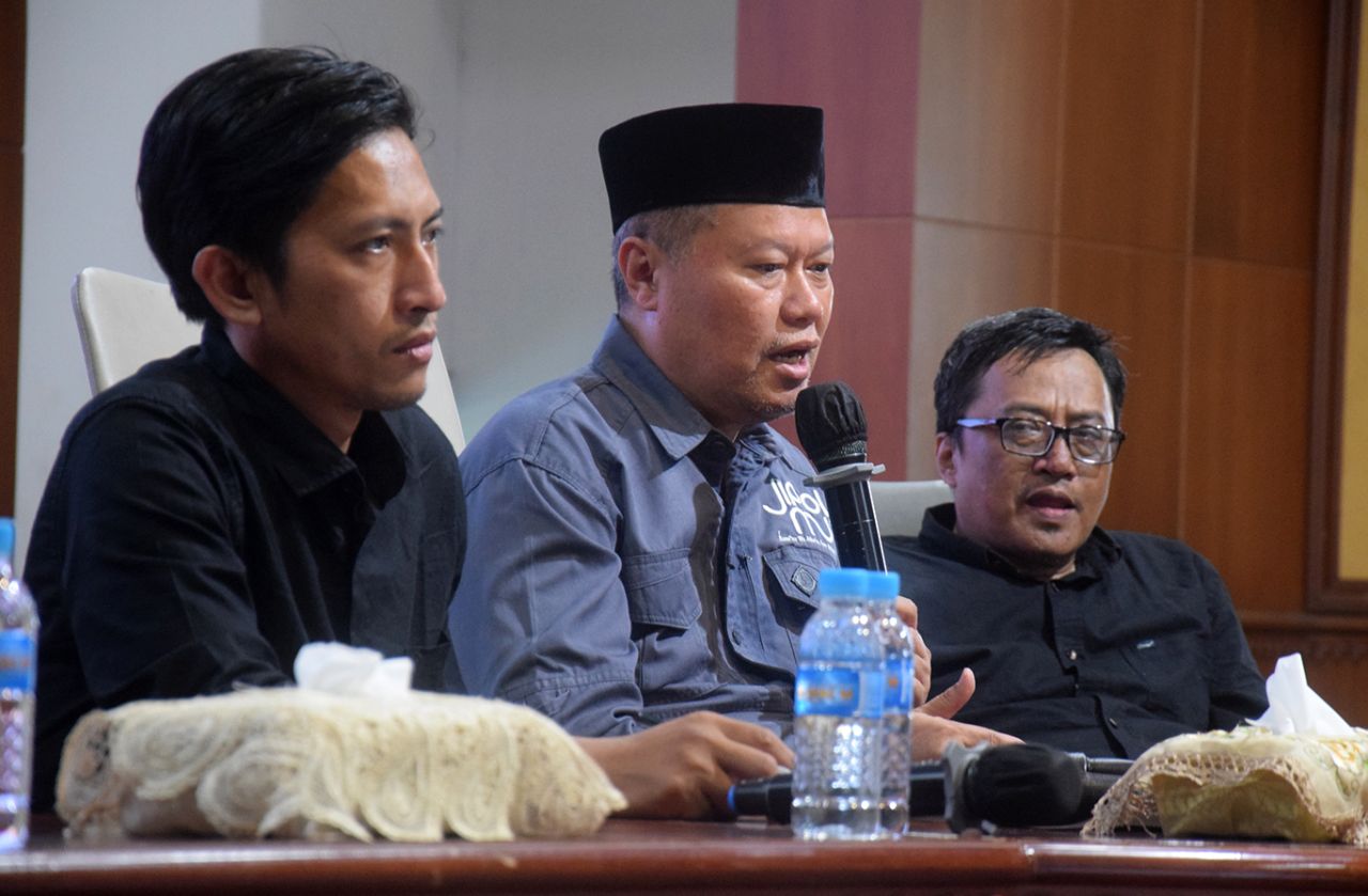 Ketua LHKP PW Muhammadiyah Jatim, Muhammad Mirdasy (tengah) di sela sosialisasi dan konsolidasi kader Muhammadiyah Jatim di Surabaya. (Foto: Rochman Arief/jatimkini.com)