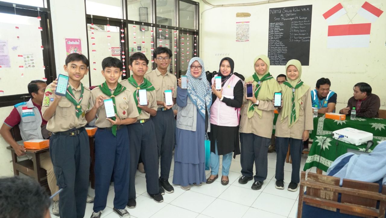 PLN UP3 Surabaya Utara, diselenggarakan kegiatan yang bertajuk ‘Berbagi untuk Generasi Berprestasi’ di SMP Muhammadiyah 13 Surabaya pada (4/9/2024). (Foto: PLN gfor Jatimkini)