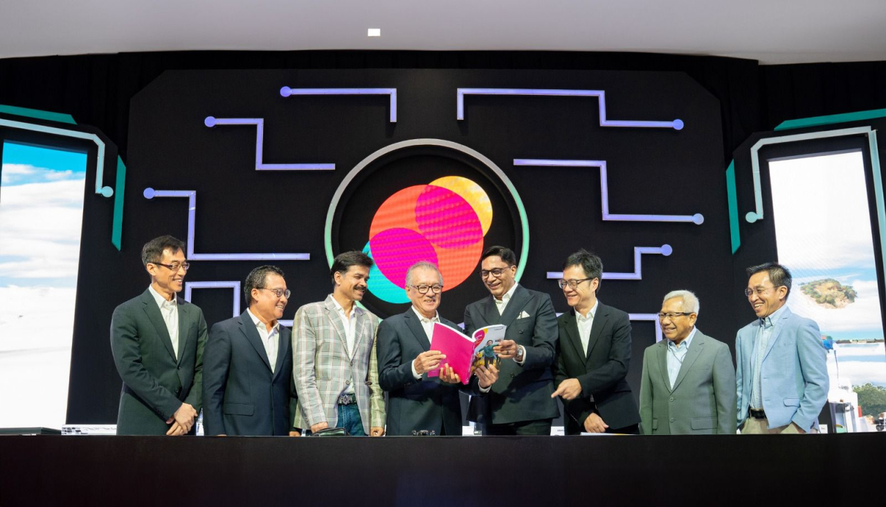 Jajaran direksi IOH saat menggelar RUPSLB 2024. Foto : IOH
