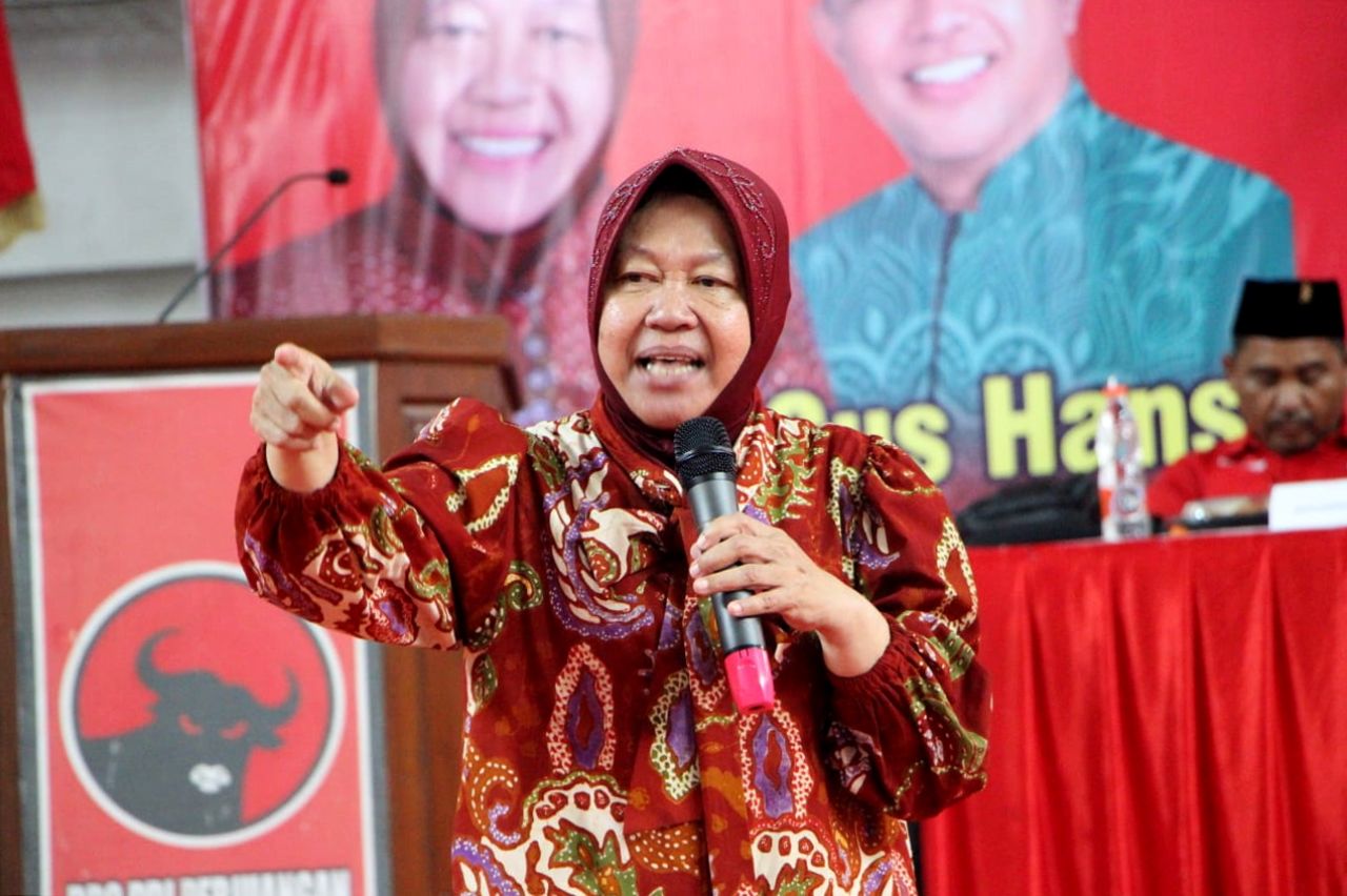Tri Rismaharini memaparkan tiga program unggulan di sela kampanyenya di Gresik, Minggu (22/9/2024). (Foto: media komunikasi PDIP for jatimkini.com)