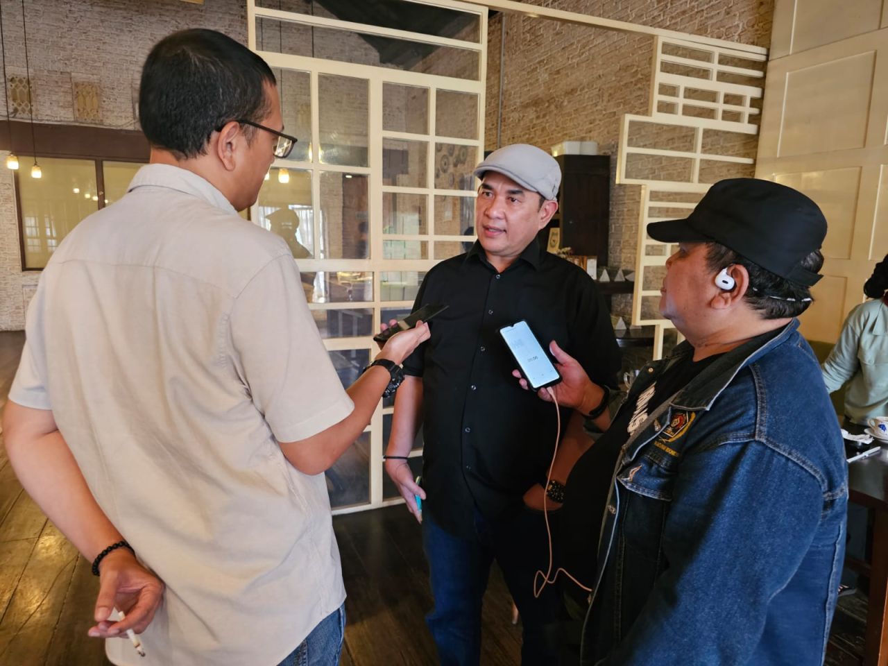 Ketua Umum PWI Pusat, Zulmansyah Sekedang menyatakan, bahwa hasil KLB perdana pengerusan PWI Pusat ada 10 keputusan yang dihasilkan ( Foto : Istimewa )