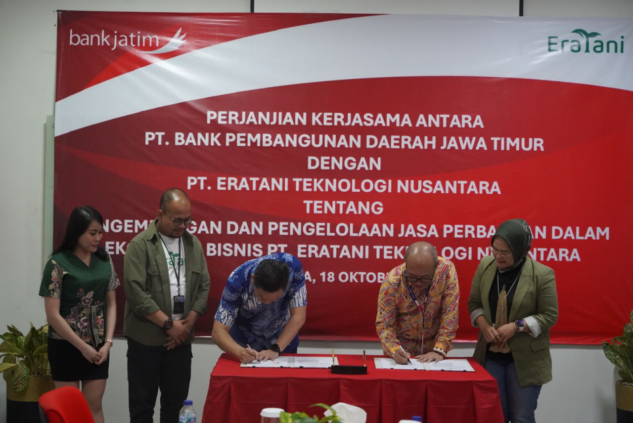 Prosesi penandatanganan kerjasama Bank Jatim dengan Ertani untuk memperluas akses pembiayaan sektor pertanian. Foto : BJTM