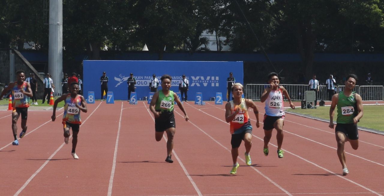 Kontingin Jatim Cabor lari mampu meraih medali Perak difinal lari 100 meter di ajang Peparnas XVII/2024 yang berlasung di Solo, Jateng ( Foto : Jatimkini.com/Ali Topan)