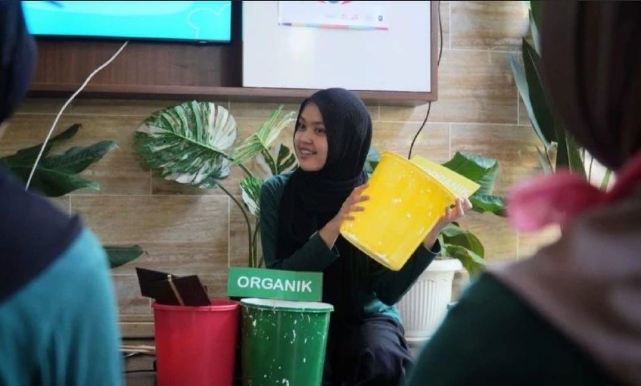 Chika Alifia Wijaya asal Sidoarjo yang berhasil meraih gelar Champion dalam 2024 Asian Girls Campaign. (Foto: Dok. Jatimkini.com)