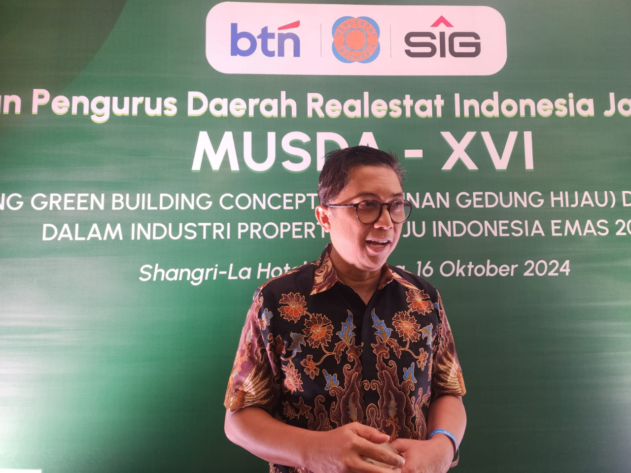 Ketua REI Jatim periode 2024 - 2027 Mochamad Ilyas saat diwawancarai sejumlah media usai gelaran Musda REI Jatim XVI di Surabaya, Rabu (16/10/2024). Foto : Peni Widarti