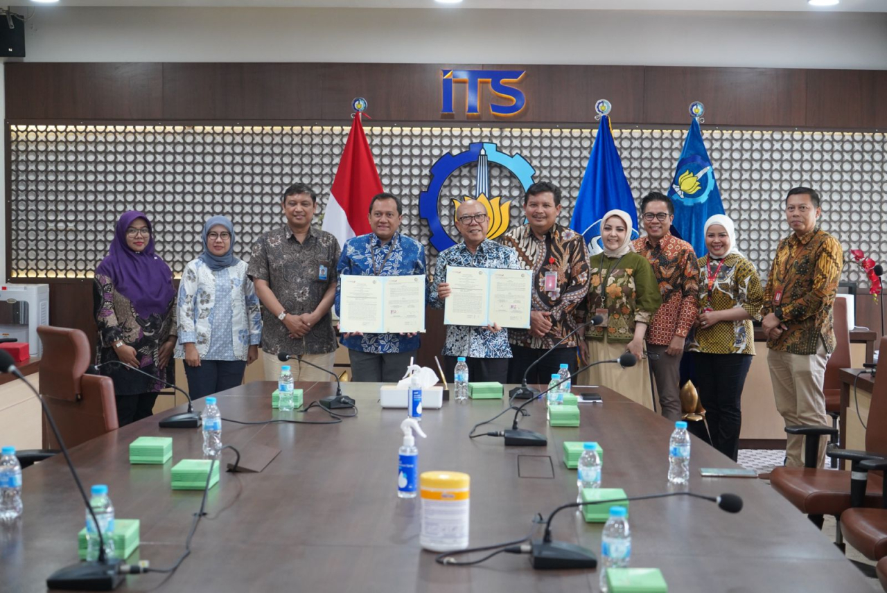 Prosesi MoU tentang pendidikan antara Bank Jatim dengan ITS. Foto : BJTM