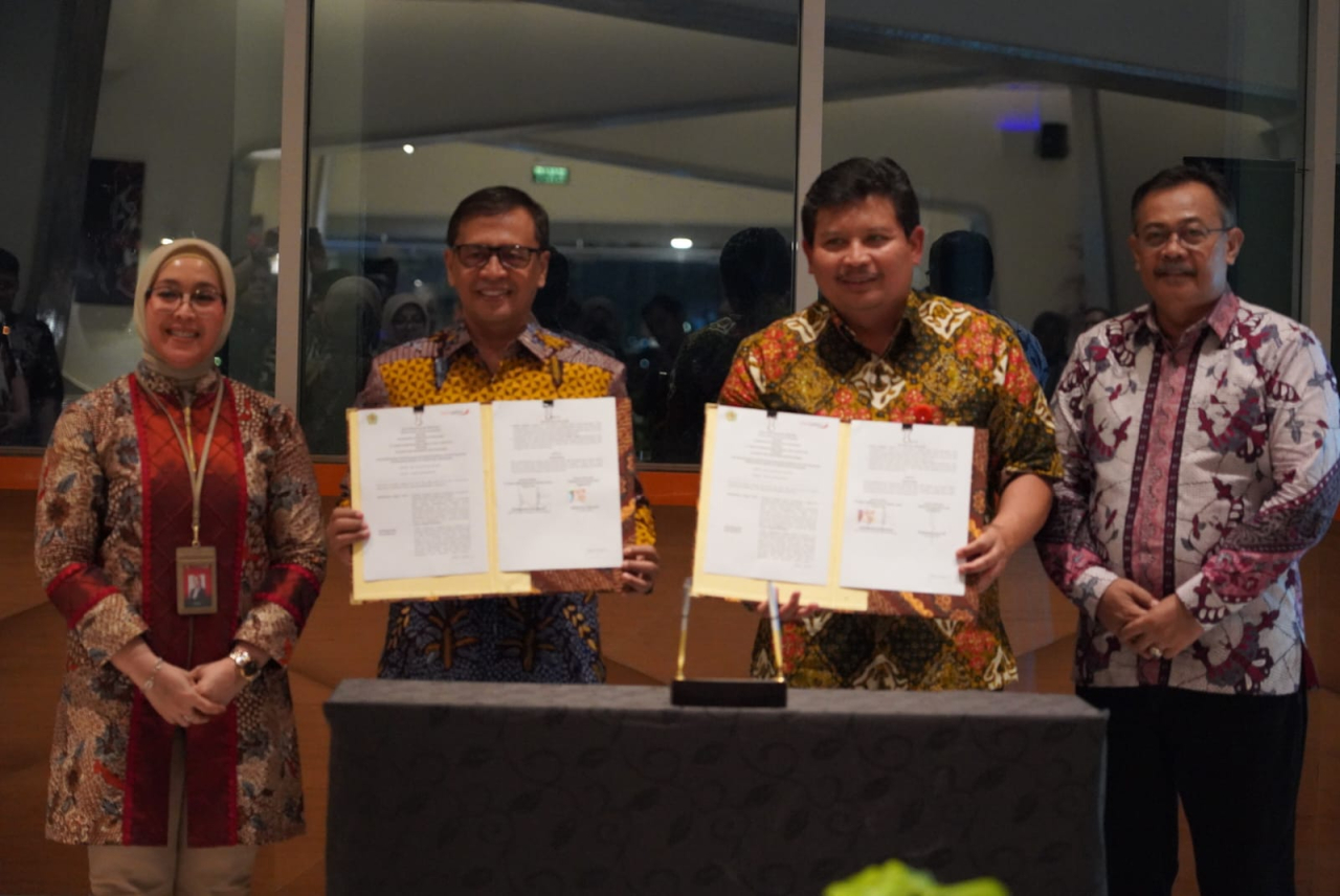 Proses MoU Bank Jatim dengan Pemkab Pamekasan yang gencar mengimplementasikan elektrifikasi pengelolaan keuangan daerah. Foto : BJTM