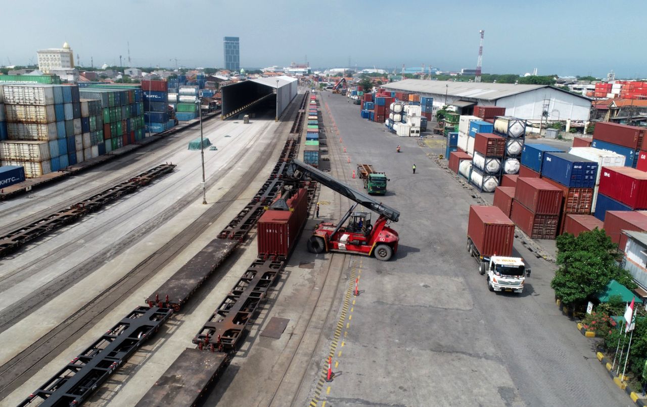 Stasiun Kalimas, Surabaya menjadi sentra logistik milik PT KAI Daop 8. (Foto: KAI Daop 8 for jatimkini.com)