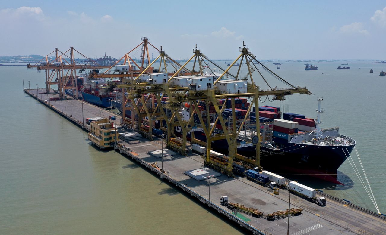 Arus peti kemas di PT TPS naik yang dipicu mulai membaiknya perekonomian Jawa Timur tahun ini. (Foto: TPS for jatimkini.com)