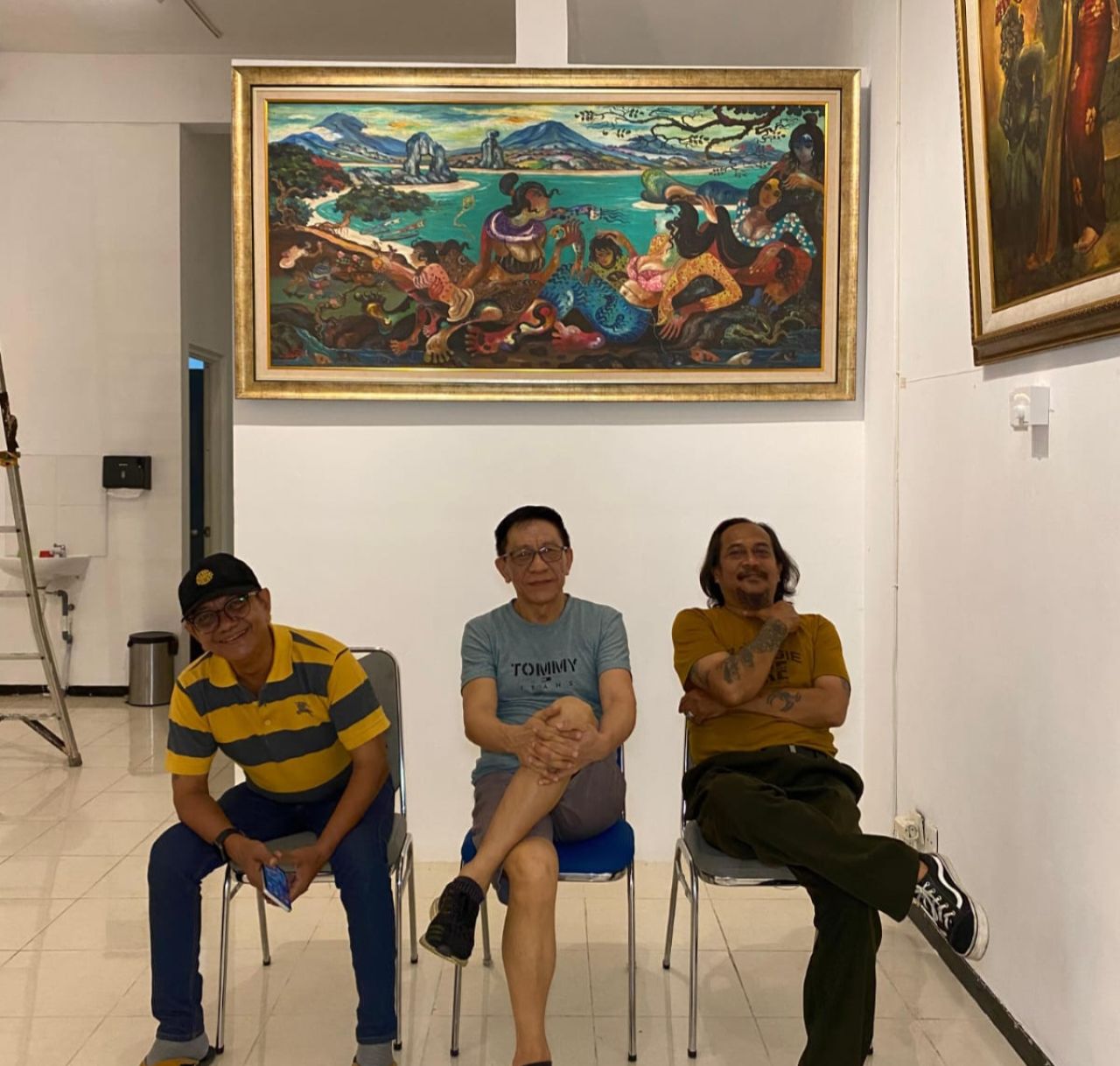 Lukisan “Old Master” karya Hendra Gunawan yang tengah disiapkan untuk disuguhkan ke publik oleh Galeri Filadelvia di kawasan Citraland Surabaya.( Foto : Jatimkini.com/Rokimdakas )