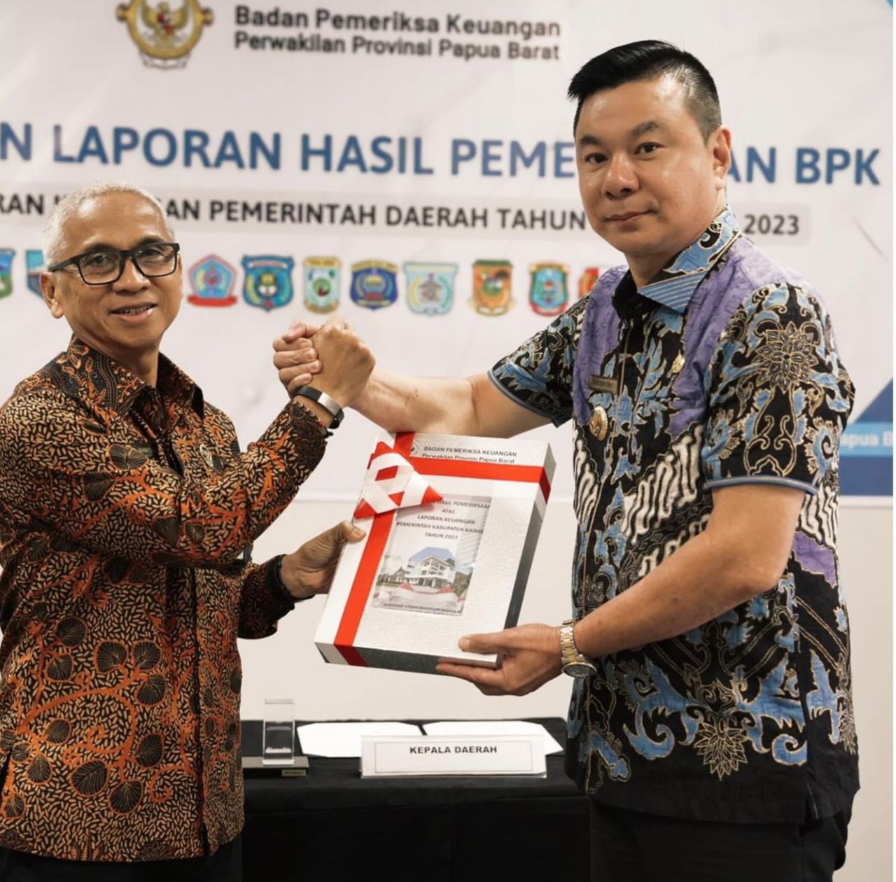 Bupati Kaimana Freddy Thie secara tegas mengatakan, dengan meraih peringkat II dari BKN RI, kabupaten Kaimana berhasil menunjukkan bahwa perubahan yang dilakukan di bidang manajemen ( Foto : Humas Kab Kaimana for Jatimkini.com )