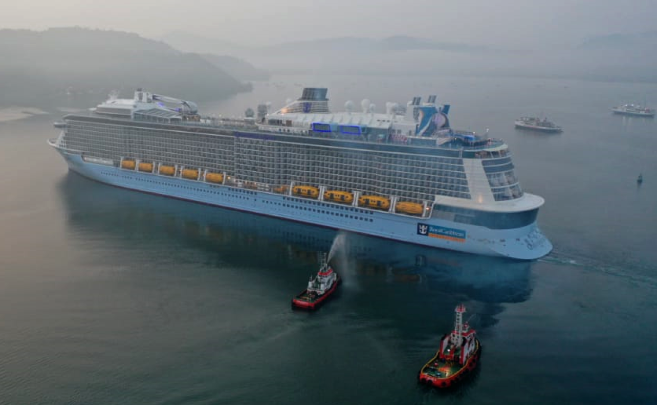 Pelindo Regional 3 menyandarkan cruise terbesar yang pernah singgah di Indonesia. (Foto: Pelindo Regional 3 for jatimkini.com)