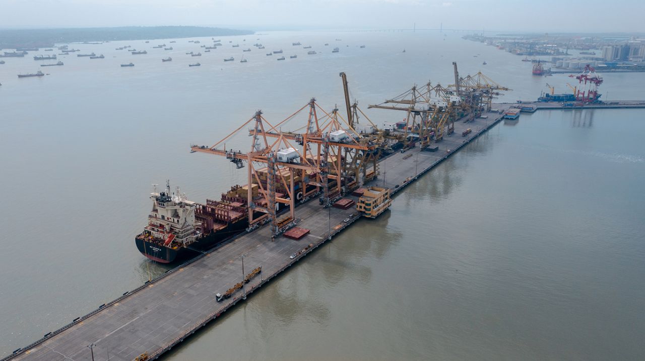 PT TPS menghadirkan aplikasi monitoring peti kemas longstay yang memudahkan pelanggan memantau keberadaan barangnya hanya dalam tempo 30 menit. Foto: SPTP for jatimkini.com