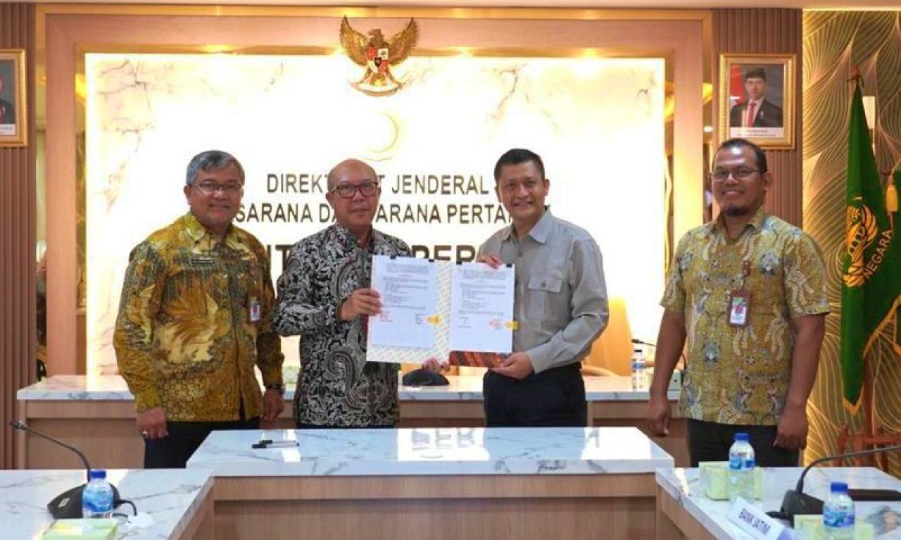Penandatanganan kerja sama kredit usaha Alsintan Bank Jatim dengan Kementan. Foto : BJTM