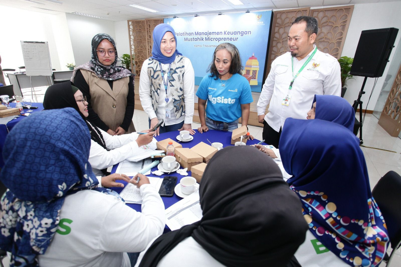 BCA Syariah saat menggelar pelatihan manajemen keuangan bagi Mustahik Micropreneur. Foto : BCA Syariah