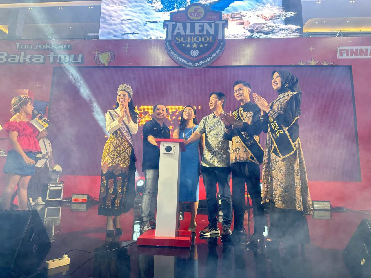 Pembukaan kompetisi bakat bertajul Uleg Talent School yang digelar PT Sekar Laut Tbk (Finna) di Pakuwon Mall Surabaya. Foto : Finna