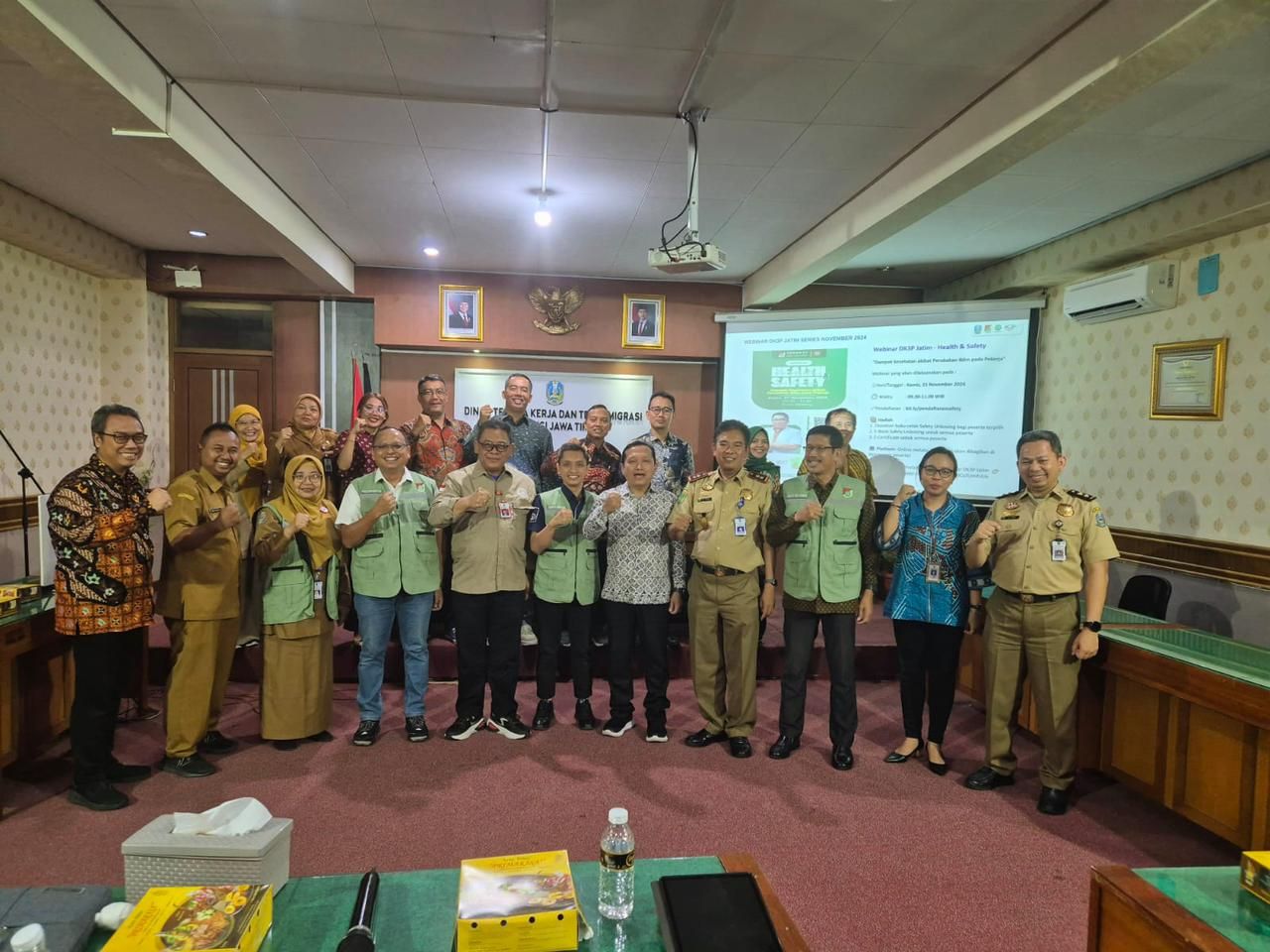 Jajaran pejabat provinsi DIY melakukan studi banding soal pembentukan dewan K3. ( Foto: Istimewa)