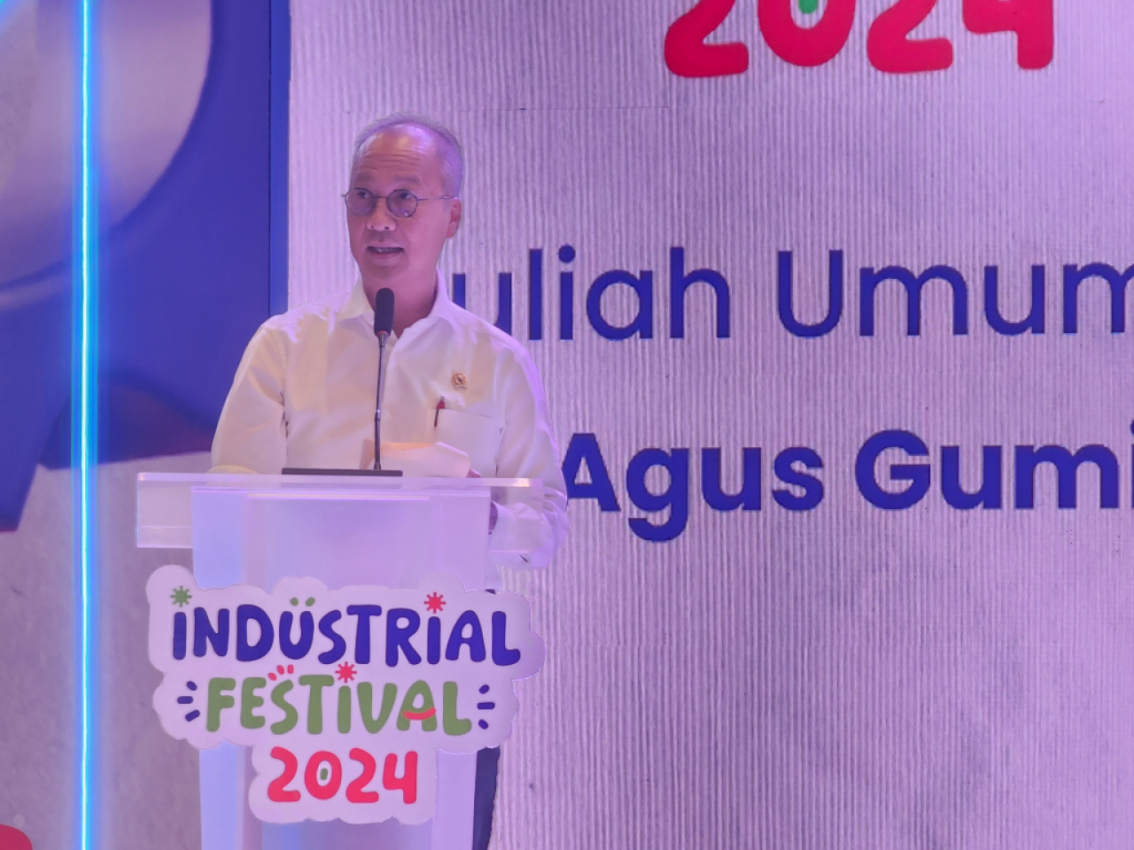 Menteri Perindustrian Agus Gumiwang Kartasasmita saat memberi kuliah umum dalam Industrial Festival 2024 di Surabaya, Rabu (4/12/2024). Foto : Peni Widarti