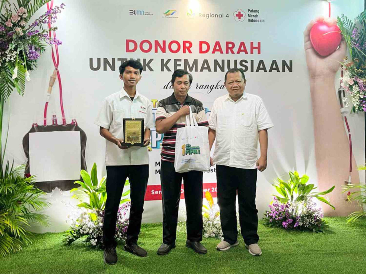 Penyerahan donor darah PTPN I Regional 4 kepada PMI. Foto : PTPN