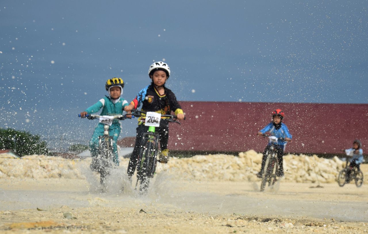 Antusias calon atlet balap sepeda di Lamongan perlu didukung semua pihak. (foto-foto: Rochman Arief/jatimkini.com)
