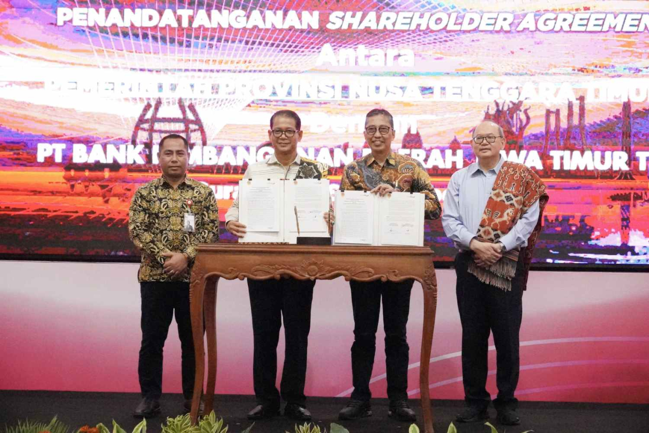 Penandatanganan SHA Bank Jatim dan Bank NTT tentang KUB. Foto : BJTM