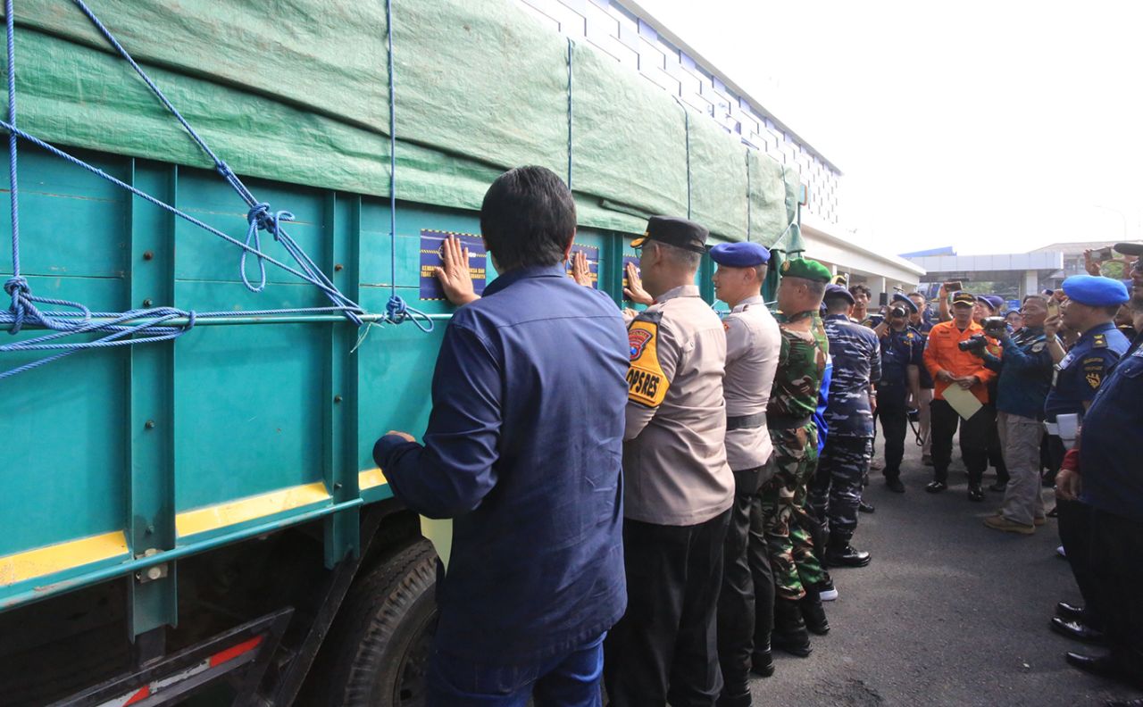 Stakeholder melepas angkutan Nataru di GSN Pelabuhan Tanjung Perak secara simbolis, Rabu (18/12/2024)