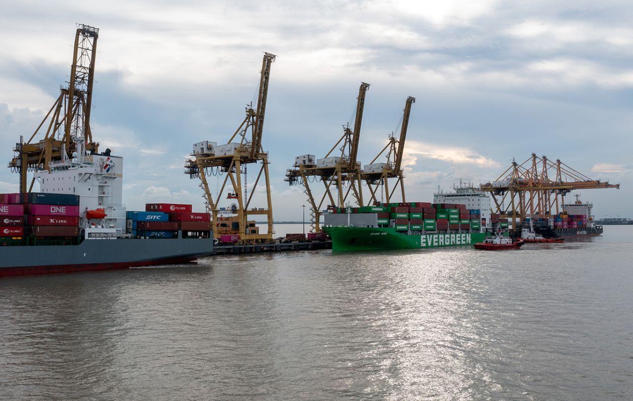 Percepatan bongkar muat di pelabuhan TPS mendorong tingginya produktivitas bongkar muat. (Foto: TPS for jatimkini.com)