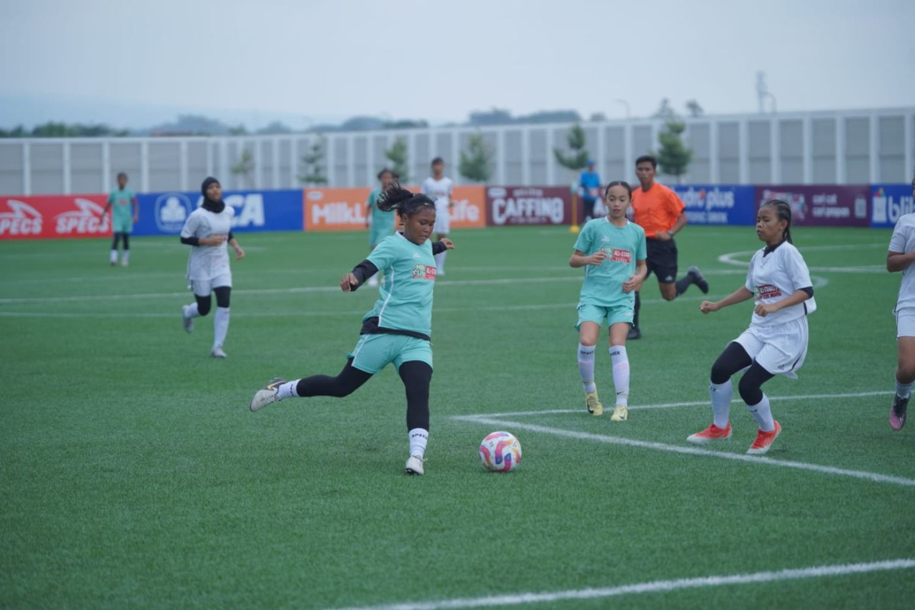 Pertandingan final Milklife Soccer Challenge All-Stars. Foto : Djarum Fondation