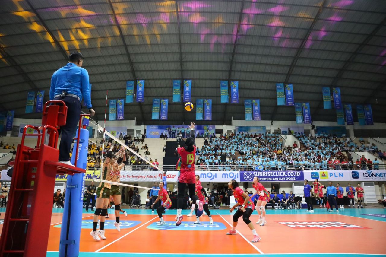 PT PLN (Persero) Unit Induk Distribusi (UID) Jawa Timur suplai pasokan listrik andal dalam gelaran Proliga 2025. (Foto: PLN for Jatimkini)