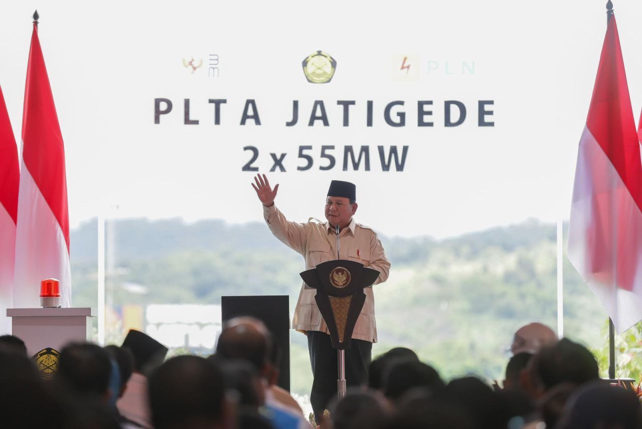 Presiden Prabowo resmikan 37 proyek ketenagalistrikan terdiri dari pembangkit, transmisi, dan gardu induk di 18 provinsi, pada Senin (20/01) di Pembangkit Listrik Tenaga Air (PLTA) Jatigede, Sumedang, Jawa Barat. (Foto: PLN for Jatimkini)