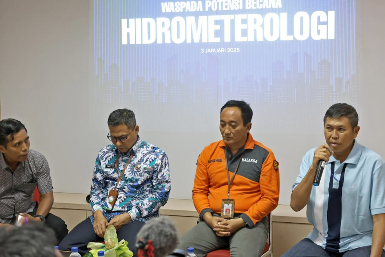 Konferensi pers BKMG dan Pemkot Surabaya tentang waspada cuaca ekstrem. Foto : Pemkot Surabaya