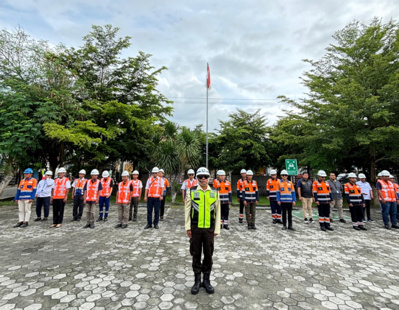 Gelaran apel upacara penutupan serangkaian kegiatan Bulan K3 Pelindo Terminal Petikemas di TPK Pantoloan. Foto : Pelindo