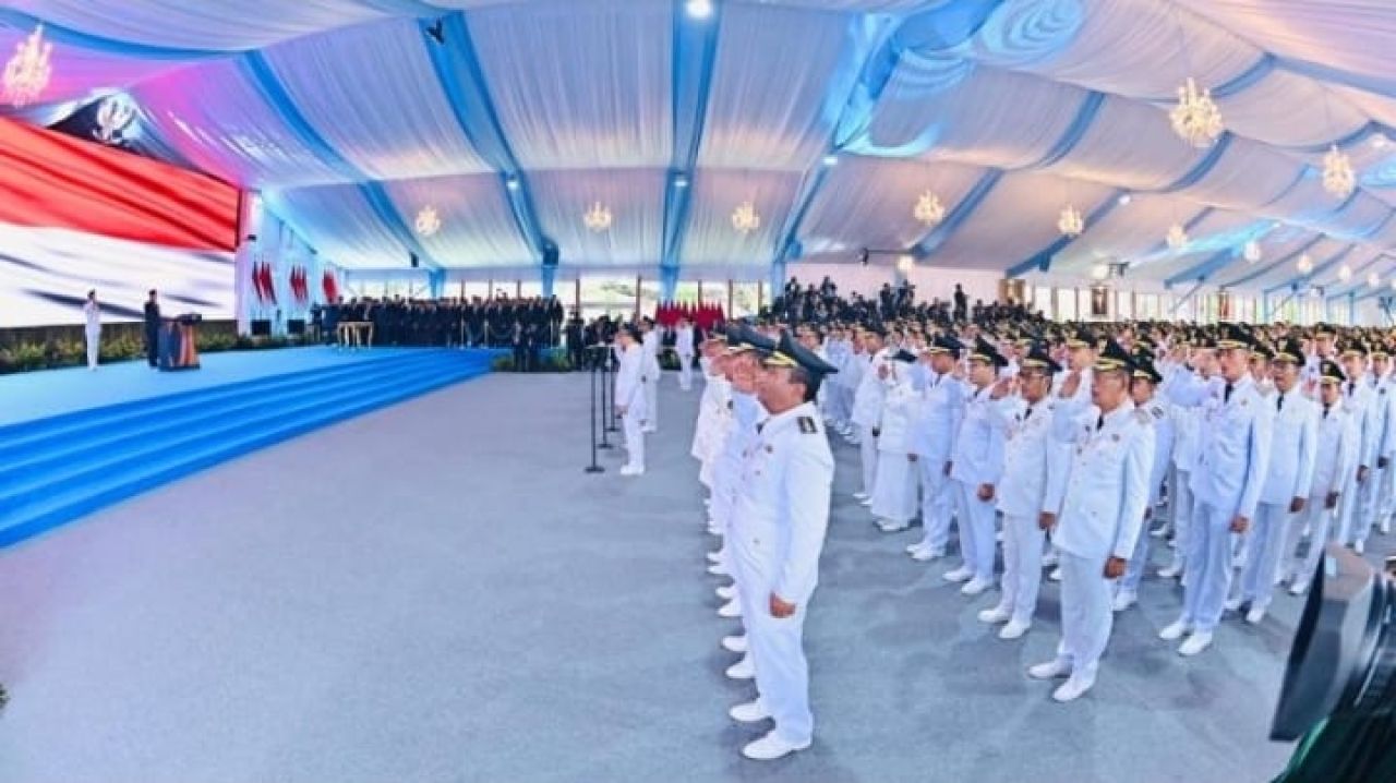 Presiden Prabowo Subianto melantik gubernur, wakil gubernur, bupati, wakil bupati, wali kota, dan wakil wali kota seluruh Indonesia masa jabatan tahun 2025-2030 secara serentak di Istana Kepresidenan Jakarta, Kamis, 20 Februari 2025.  ( Foto: Dok. Setpres