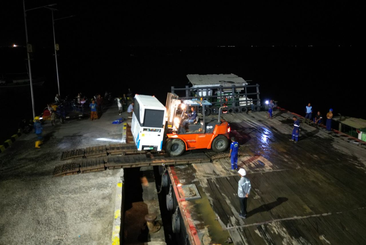Hasil uji coba HFCG di Gili Ketapang, Kabupaten Probolinggo untuk memberi penerangan bebas emisi. (foto: PLN NP for jatimkini.com)