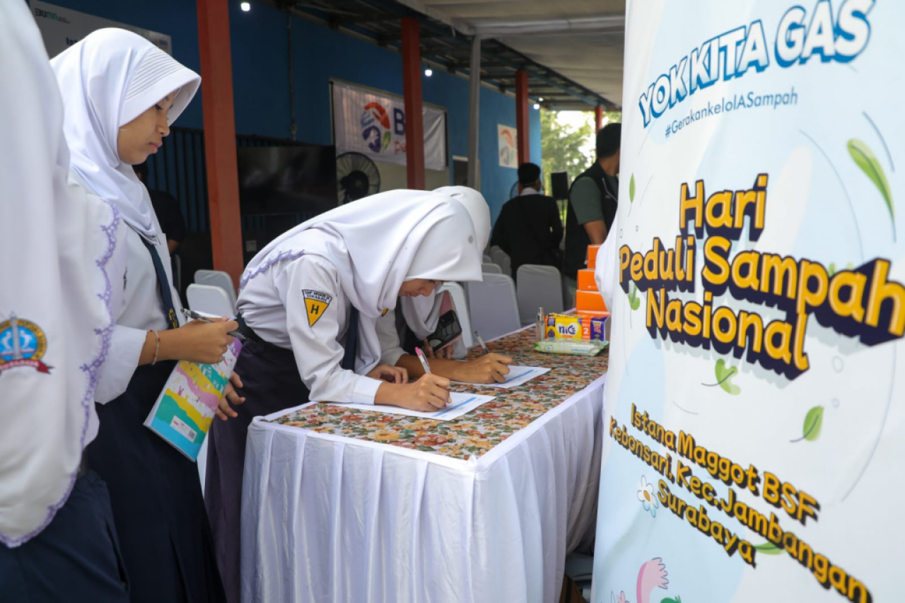 Kegiatan edukasi lingkungan bagi masyarakat yang digelar BRI RO Surabaya. Foto : BRI