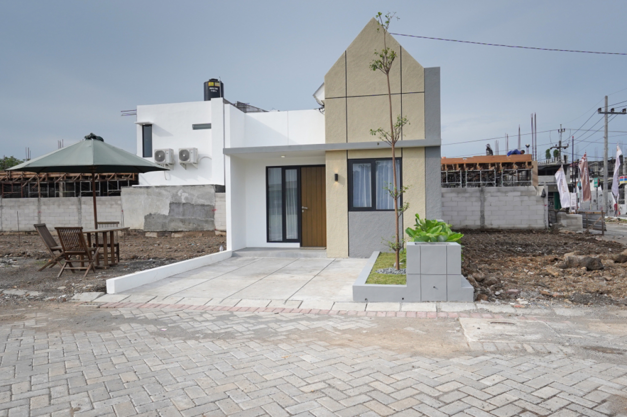 Rumah contoh proyek hunian Jumana Residence di Krembung Sidoarjo yang merupakan garapan Tanrise Property. Foto : Tanrise