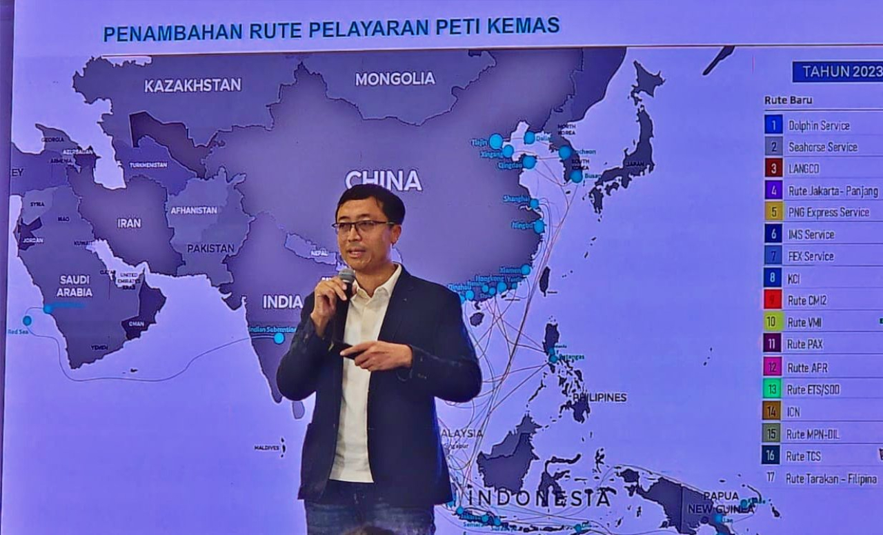 Corporate Secretary Pelindo Terminal Petikemas Widyaswendra saat pemaparan materi dalam Media Gathering di Surabaya,  Rabu (12/3/2025). Foto : Peni Widarti