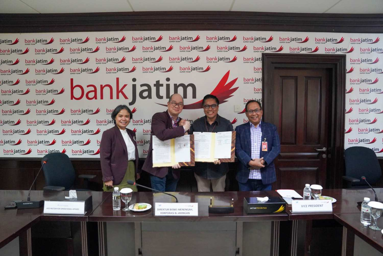 Penandatanganan MoU antara Bank Jatim dengan Universitas Ciputra. Foto : BJTM
