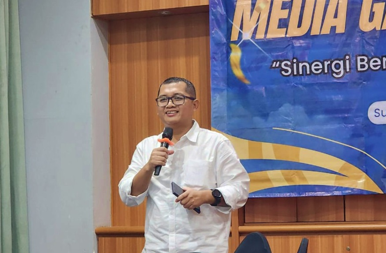 Kepala Divisi Sekretariat Perusahaan SGN, Yunianta saat menggelar media gathering di Surabaya, Senin (17/3/2025). Foto : Peni Widarti