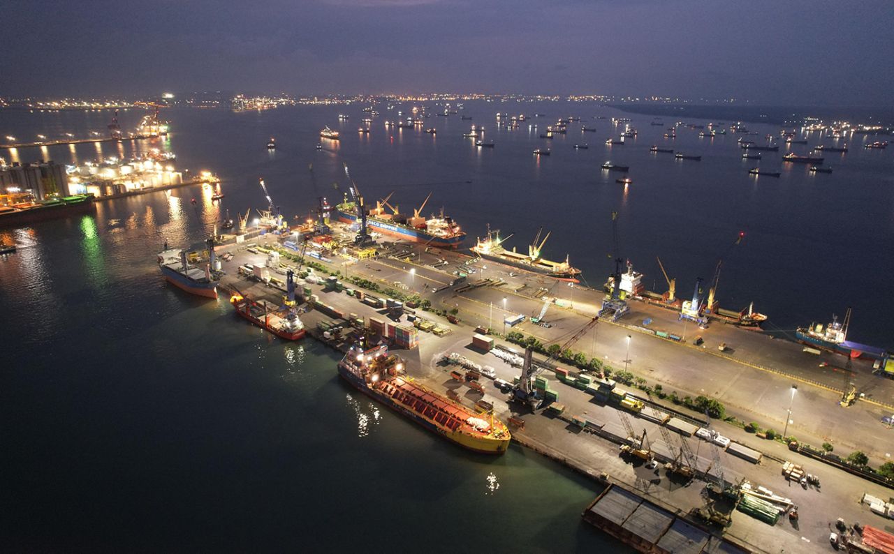 Peningkatan bisnis proses di Terminal Jamrud Pelabuhan Tanjung Perak Surabaya untuk menghdapi lonjakan arus barang pda libur lebaran 2025. (Foto: SPMT for jatimkini.com)