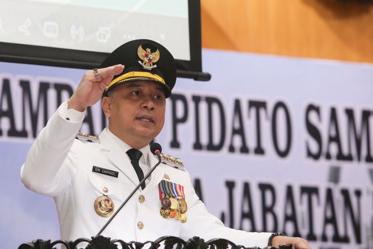 Walikota Surabaya Eri Cahyadi periode 2025 - 2030 saat berpidato paripurna di Gedung DPRP Surabaya, Senin (3/3/2025). Foto : Pemkot Surabaya