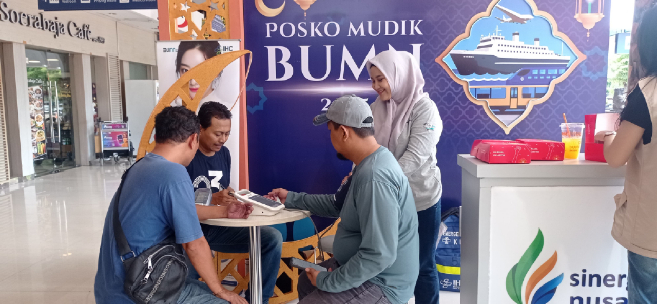 Posko mudik BUMN yang dilaksanakan oleh SGN di Stasiun Gubeng Surabaya. Foto : SGN