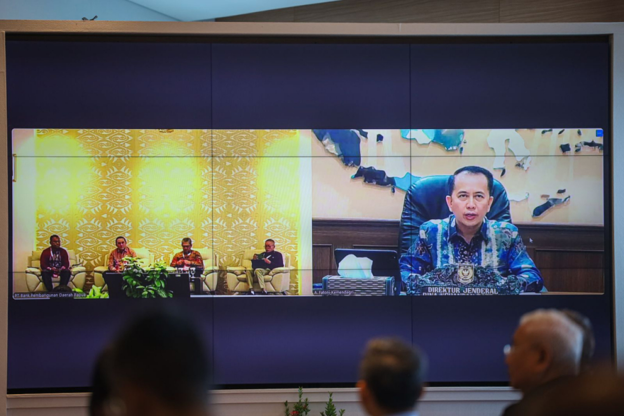 Seminar Nasional BPDSI bertajuk “Implementasi Elektronifikasi Transaksi Melalui Aplikasi Sistem Pembayaran dalam Mendukung Progam Pemerintah Daerah: Kerja Sama BPD Melalui SIPD-RI dan Siskeudes-Link” di Aula Kantor Gubernur Papua, Jayapura, Papua, Kamis, 