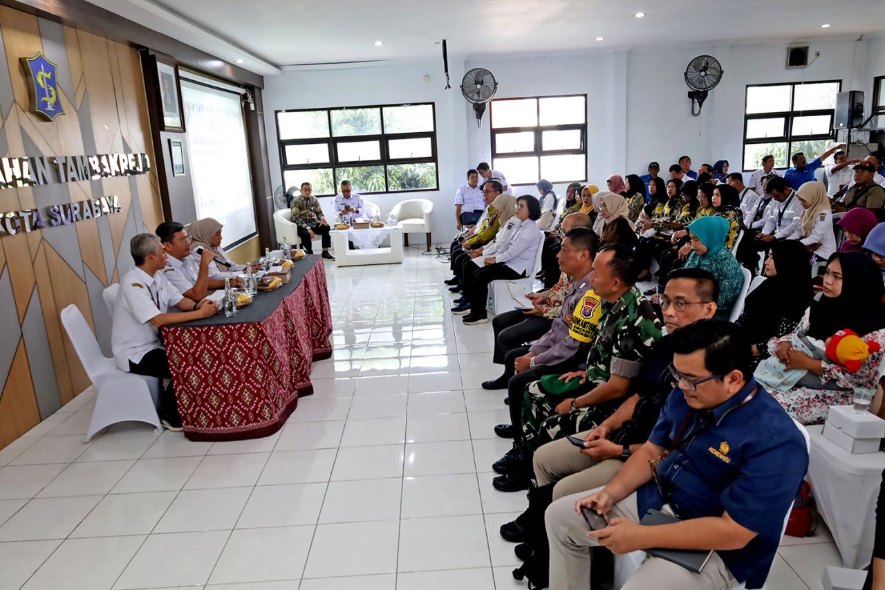 Musyawarah kelurahan khusus pembentukan koperasi di Kelurahan Tambakrejo, Surabaya. (Foto: Pemkot Surabaya for jatimkini.com)