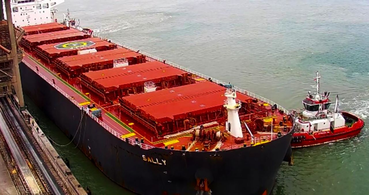 TTL kembali mencatat rekor ship to ship tercepat dengan dursi hanya 34 menit saat melayani MV Sally dan MV Okinawa. (Foto: TTL for jatikini.com)