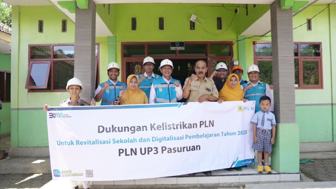 PLN UP3 Pasuruan menggelar program revitalisasi dan digitalisasi sekolah di TK Mutiara Bunda dan SDN Wedusan 1, Kecamatan Tiris, Kabupaten Probolinggo.