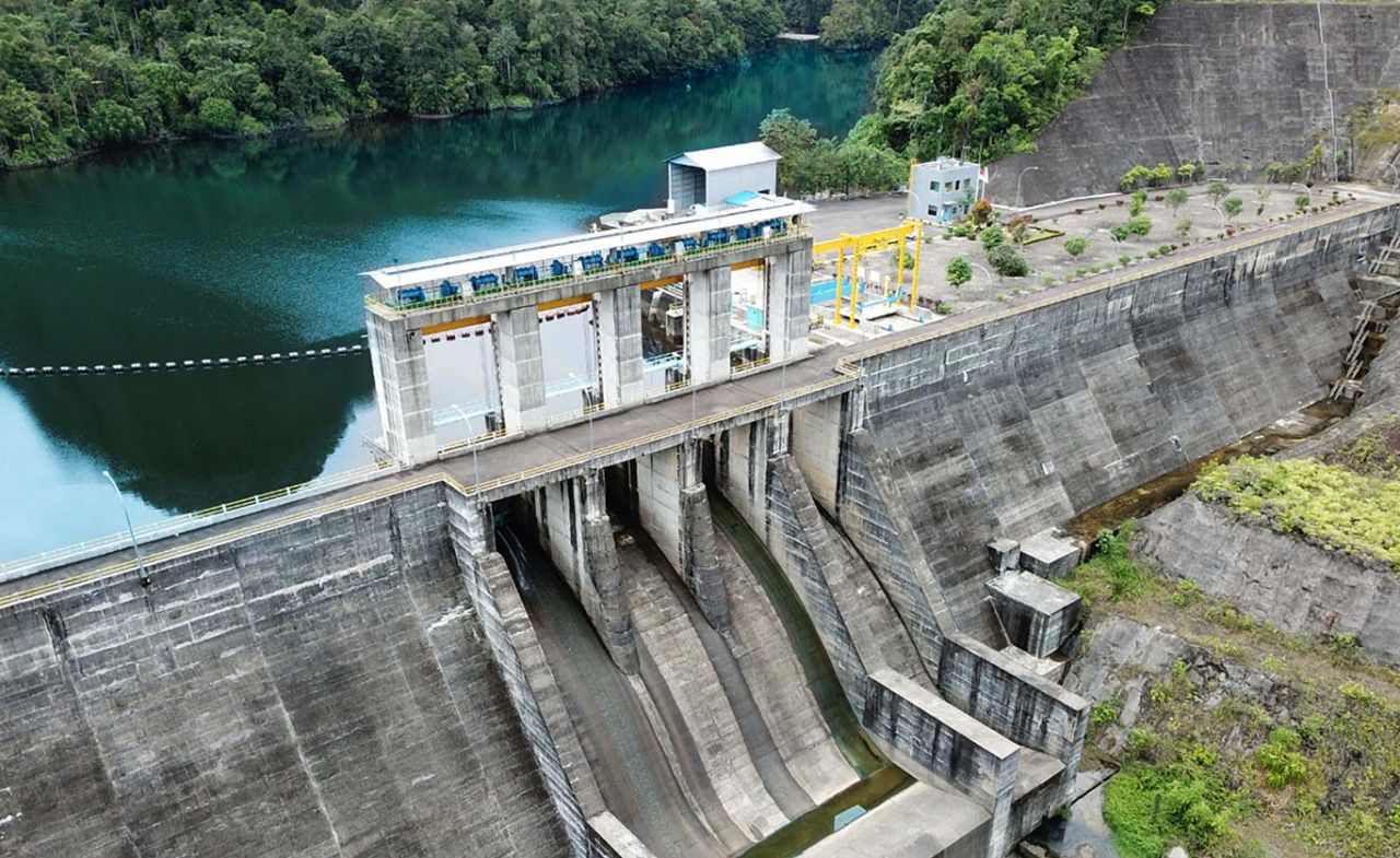 PLN NP memproduksi 605,33 GWH energi bersih dari PLTA di seluruh Indonesia untuk memenuhi pasokan listrik selama Ramadan dan Idulfitri 1446 H. (foto: PLN NP for jatimkini.com)