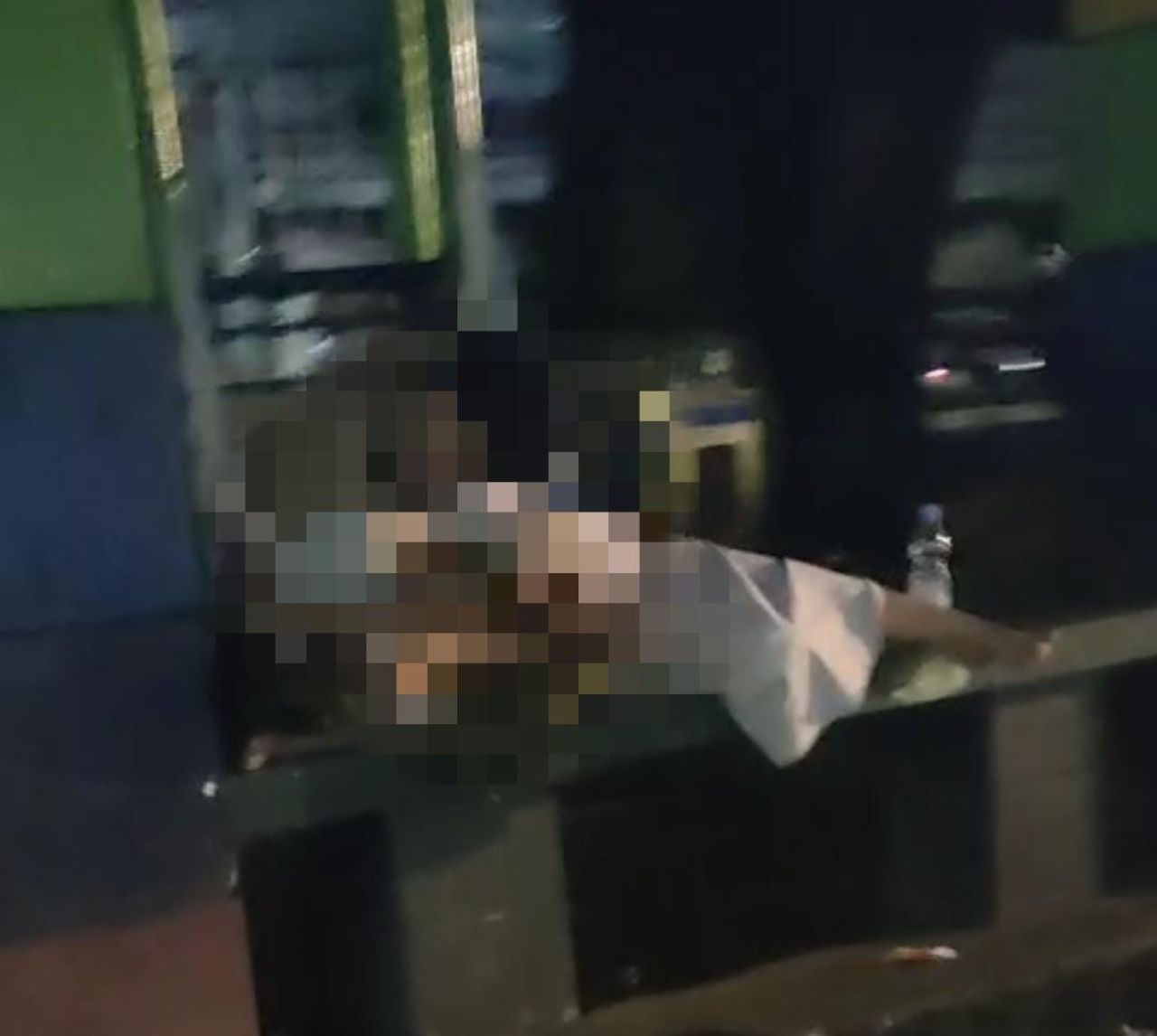 Muda Mudi saat bermesraan di Taman Bunga Sampang  ( Foto : Screenshot Medsos )
